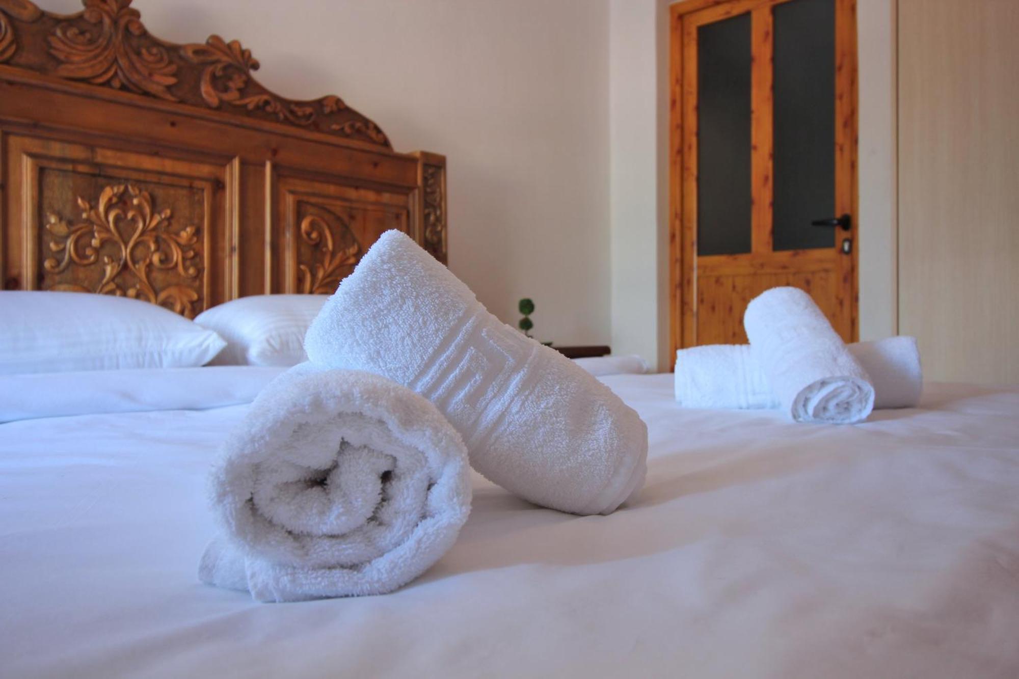 Guri Guesthouse Гірокастра Екстер'єр фото