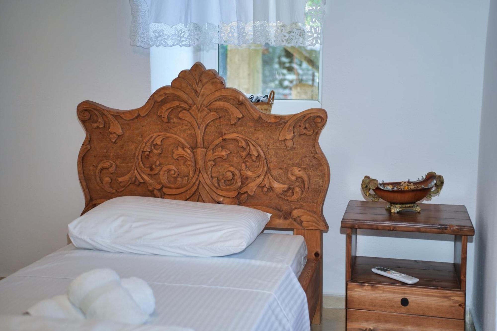 Guri Guesthouse Гірокастра Екстер'єр фото