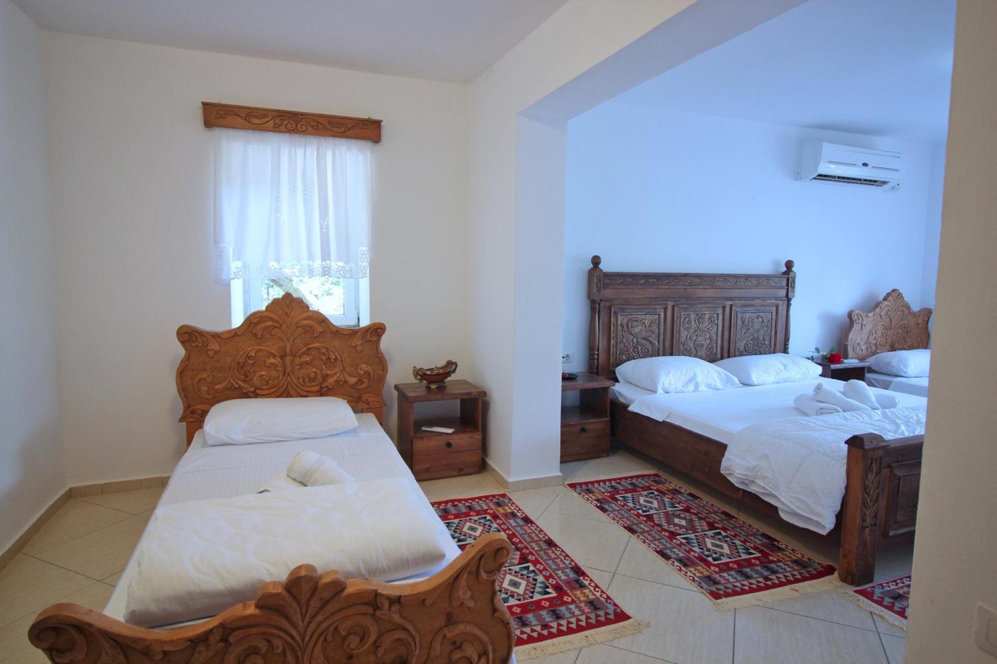 Guri Guesthouse Гірокастра Екстер'єр фото