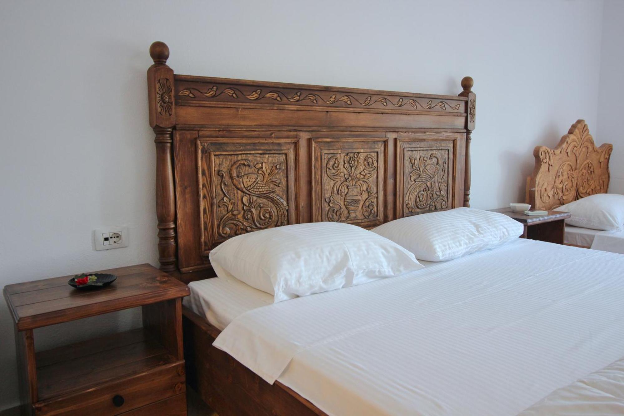 Guri Guesthouse Гірокастра Екстер'єр фото