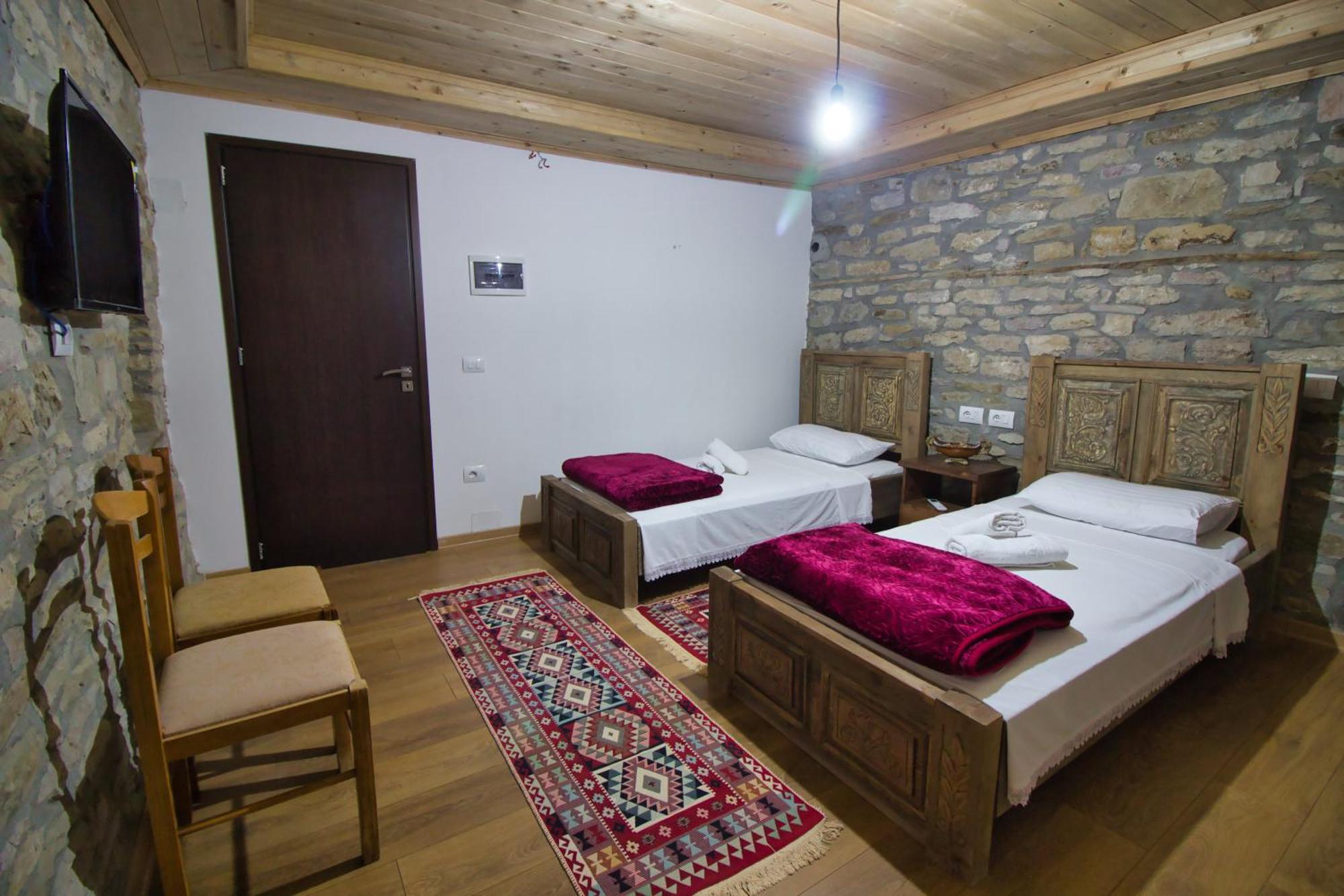 Guri Guesthouse Гірокастра Екстер'єр фото