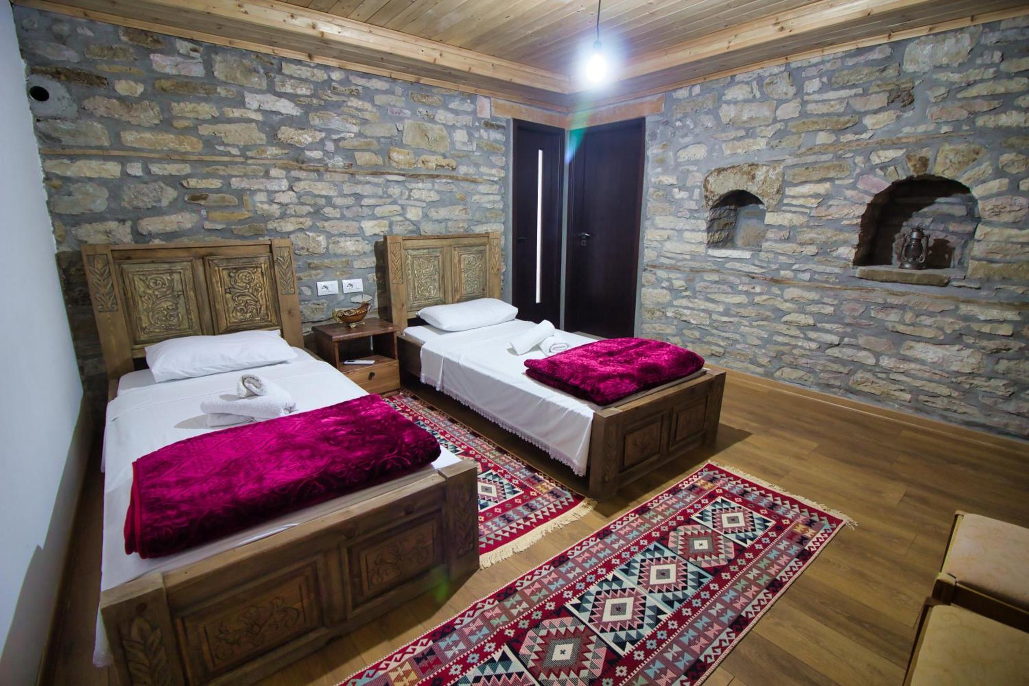 Guri Guesthouse Гірокастра Екстер'єр фото