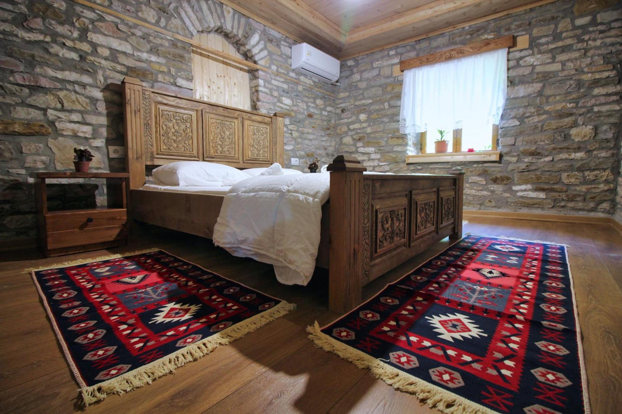 Guri Guesthouse Гірокастра Екстер'єр фото