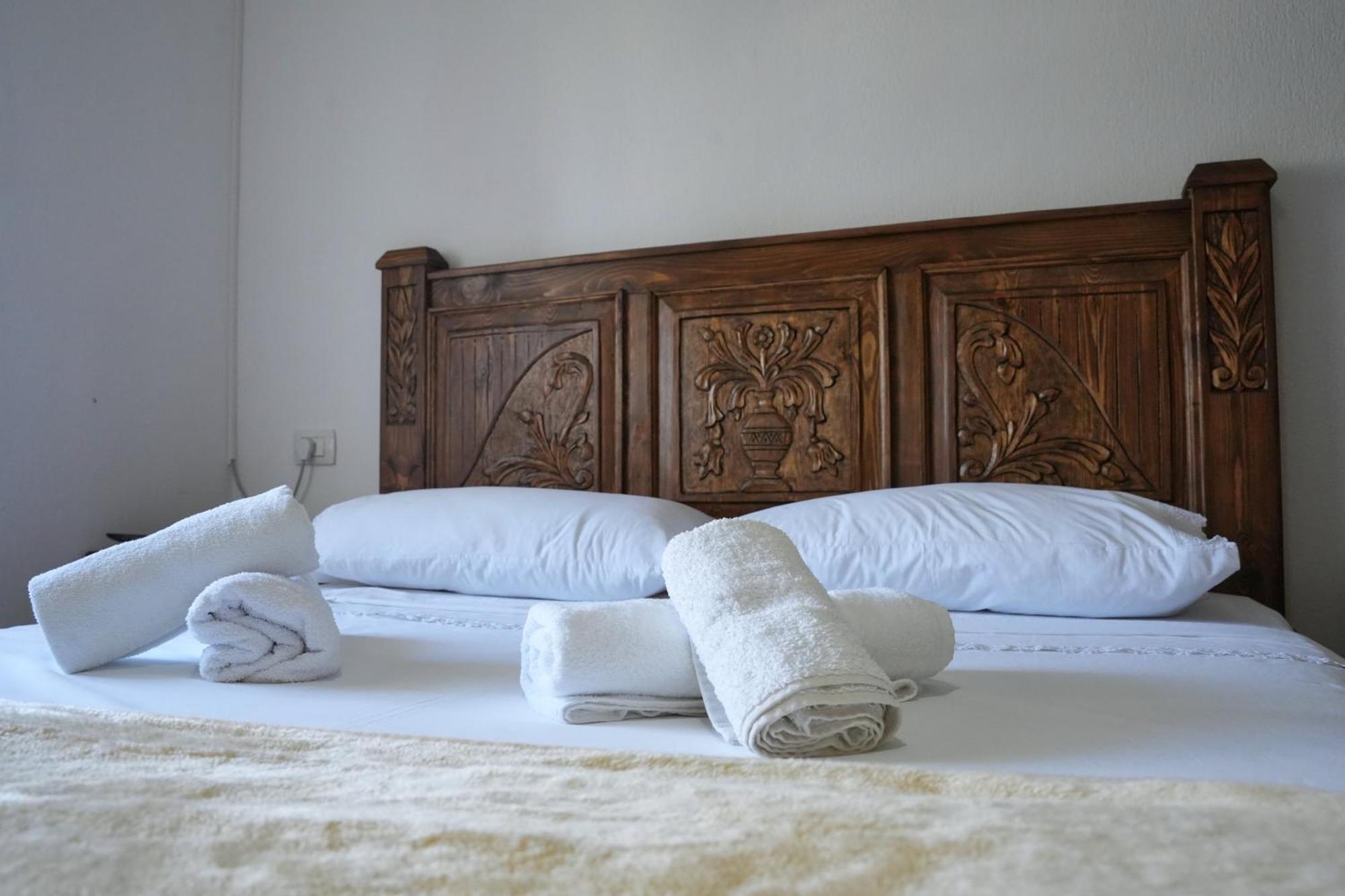 Guri Guesthouse Гірокастра Екстер'єр фото