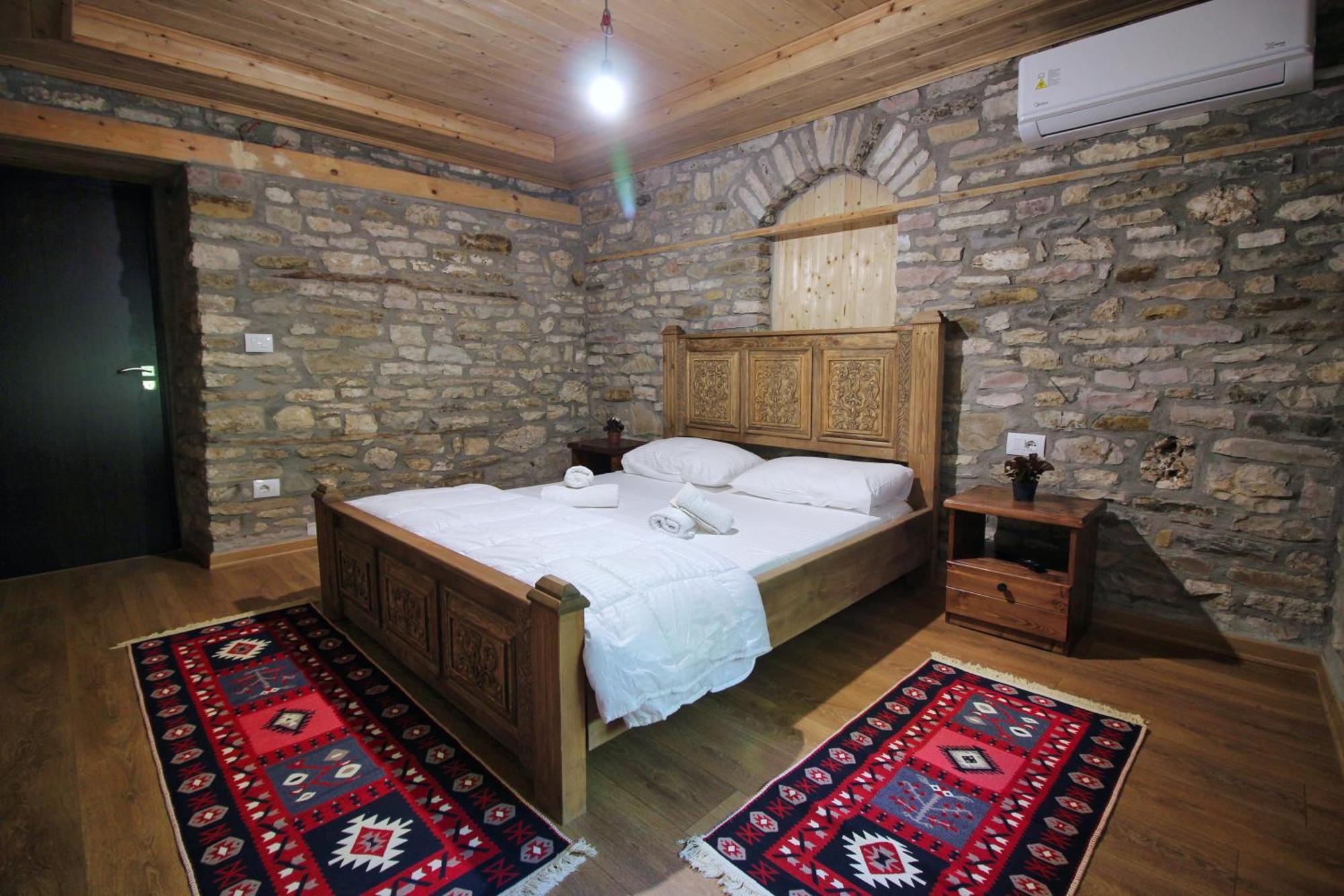 Guri Guesthouse Гірокастра Екстер'єр фото