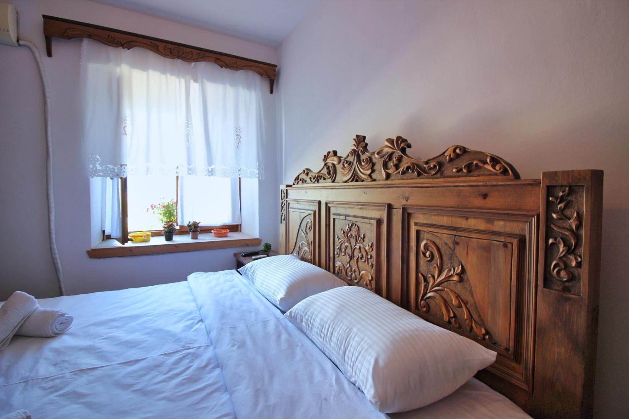 Guri Guesthouse Гірокастра Екстер'єр фото