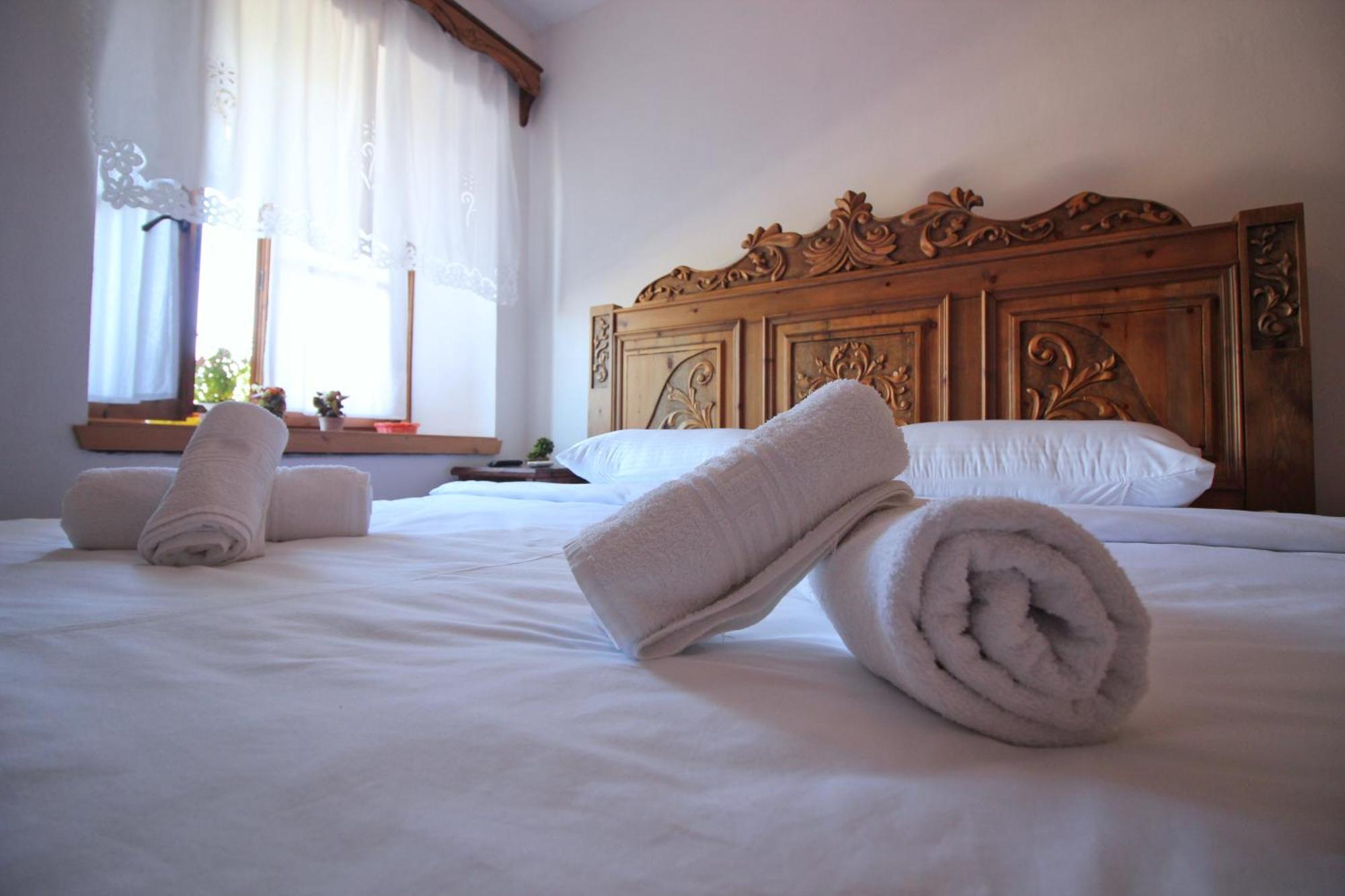 Guri Guesthouse Гірокастра Екстер'єр фото