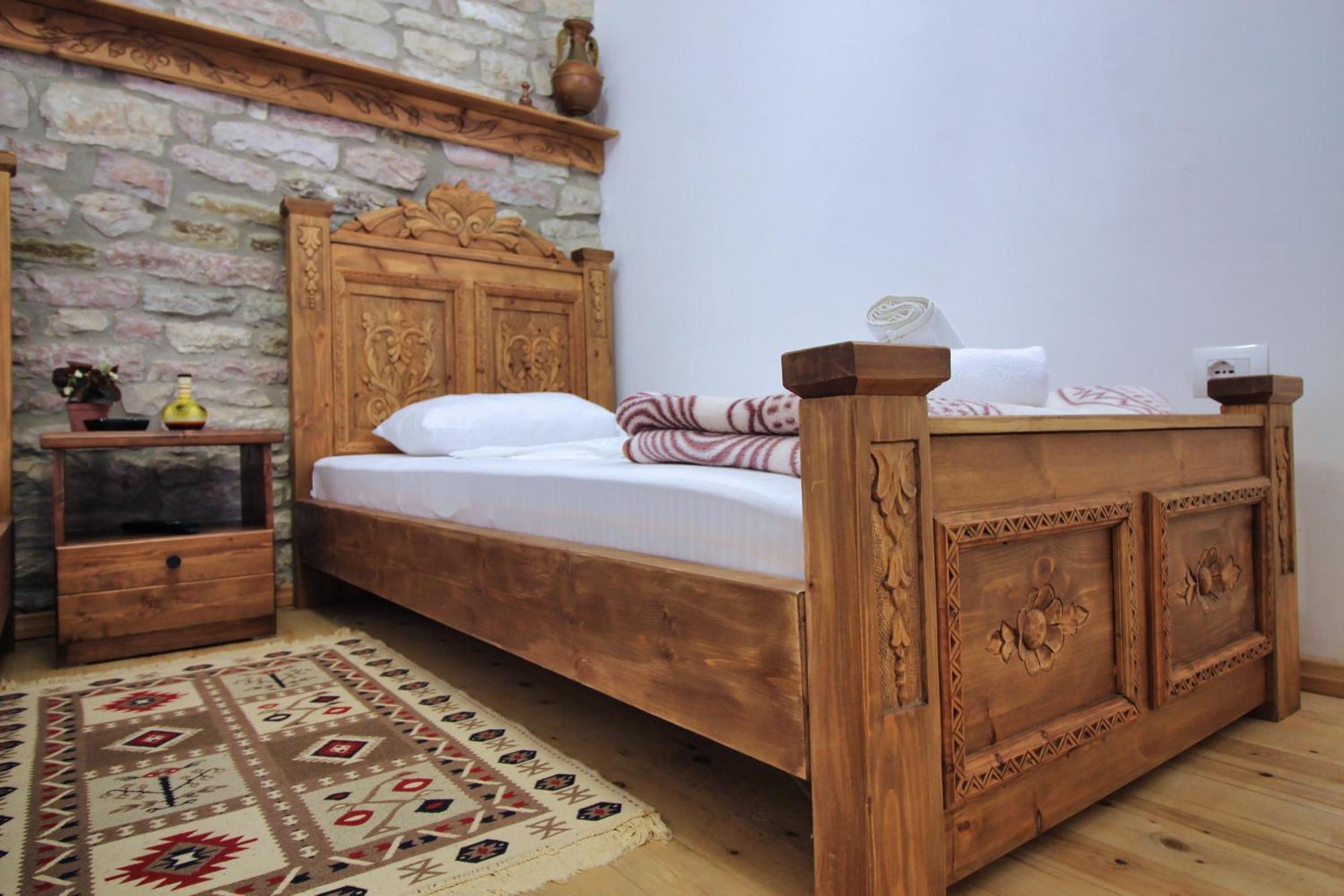 Guri Guesthouse Гірокастра Екстер'єр фото