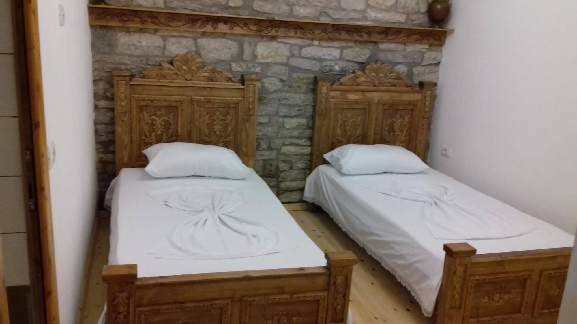 Guri Guesthouse Гірокастра Екстер'єр фото