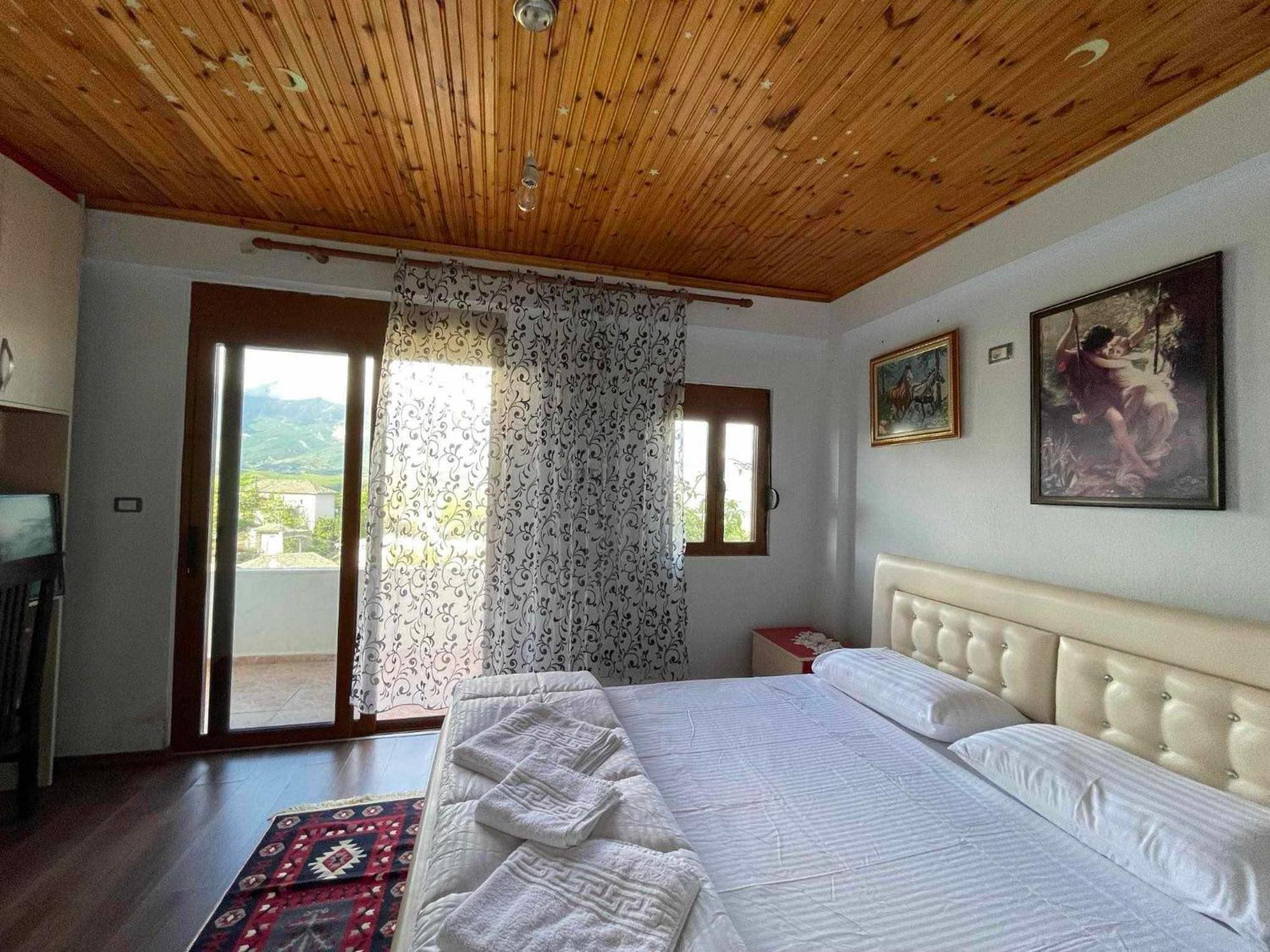 Guri Guesthouse Гірокастра Екстер'єр фото