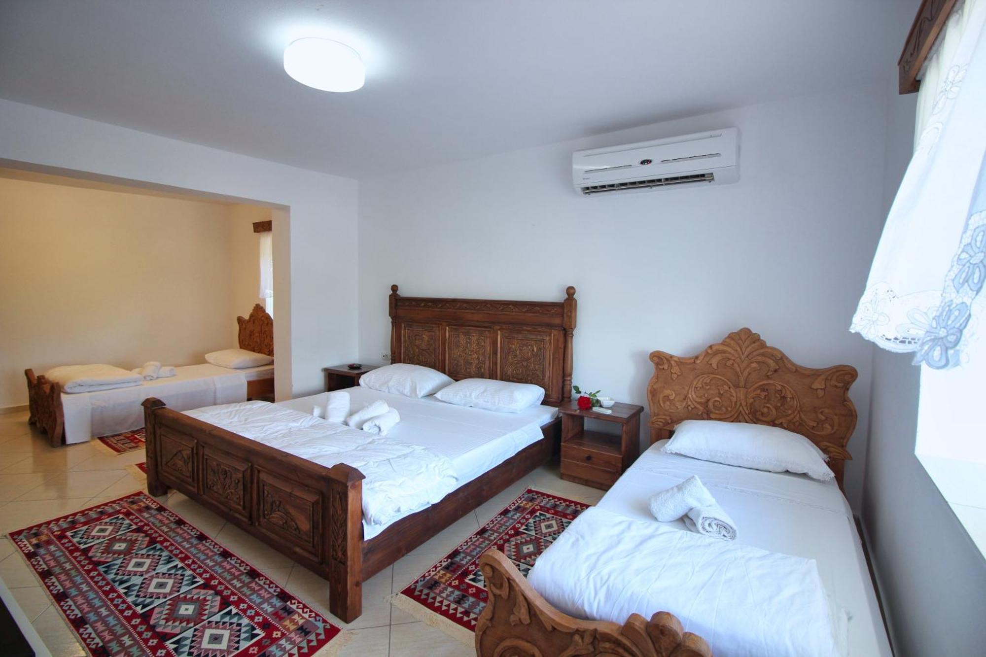 Guri Guesthouse Гірокастра Номер фото